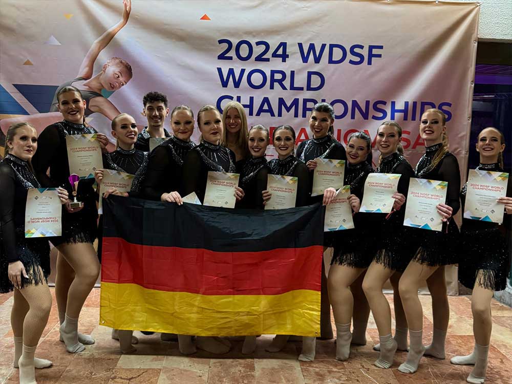 Gruppenfoto von Sunrise auf der WM 2024 - TSC Recklinghausen